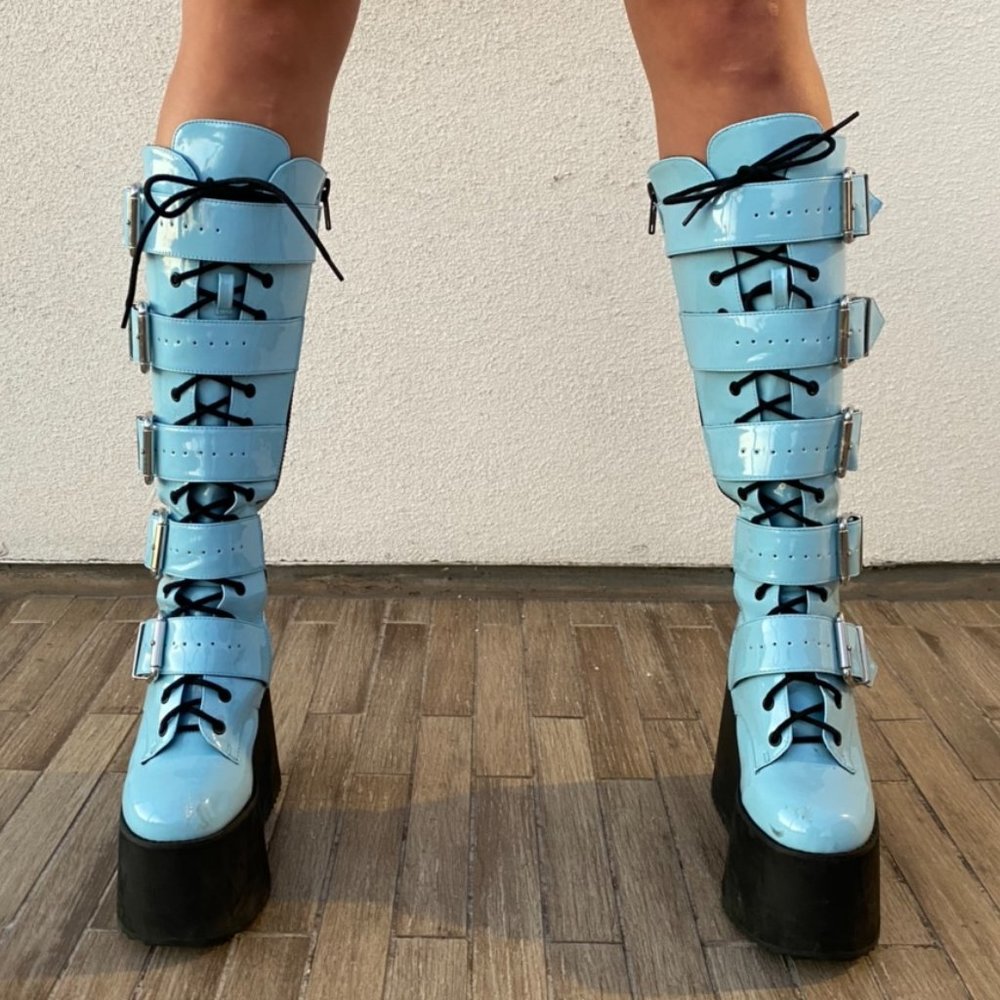 Dolls kill/YRU platform boots perfect for raves💫